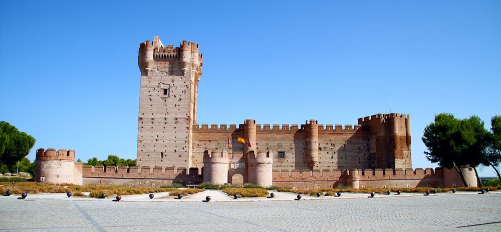Medina: Denuncian descontrol y deficiencias en el Castillo de la Mota convertido en «hotel covid»