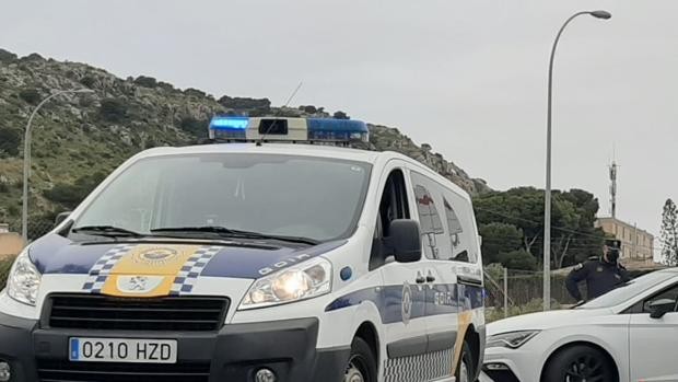 Muerde a un policía local en Alicante tras ser sorpendido con casi 100 gramos de cocaína,