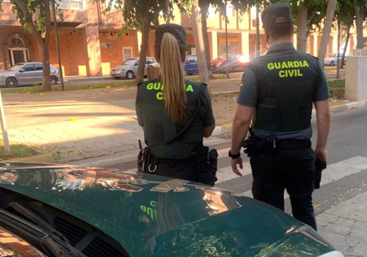 Dos guardias civiles salvan a un joven de morir atragantado mientras comía en Cuenca