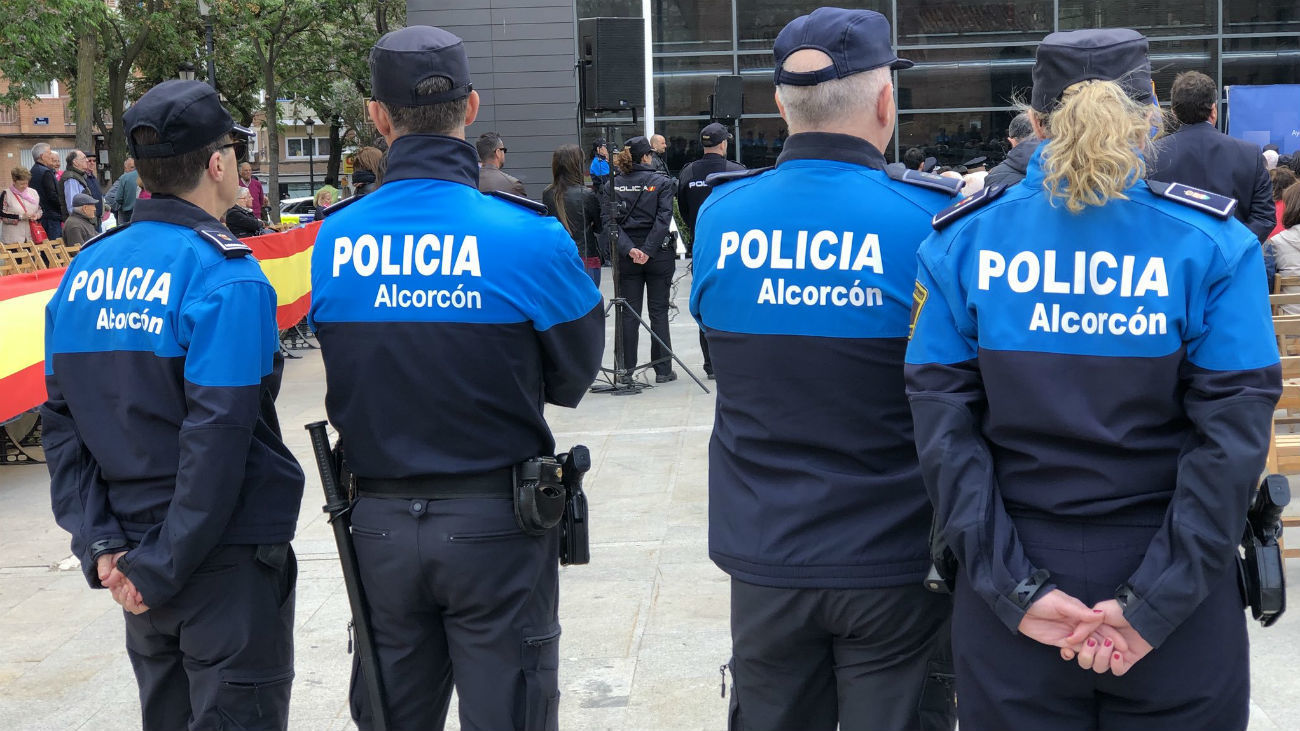 Alerta policial en Alcorcón sobre un hombre que engaña a mayores para robar dentro de sus casas