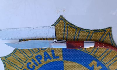 La Policía incauta un machete-navaja y un bastón modificado a un conductor en Alcorcón