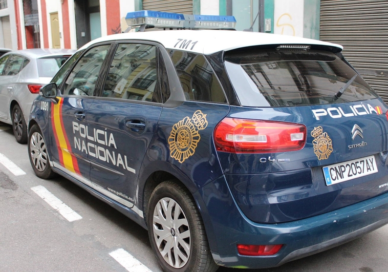 Agentes de Policía Nacional salvan la vida a un anciano que se autolesionó en Valencia