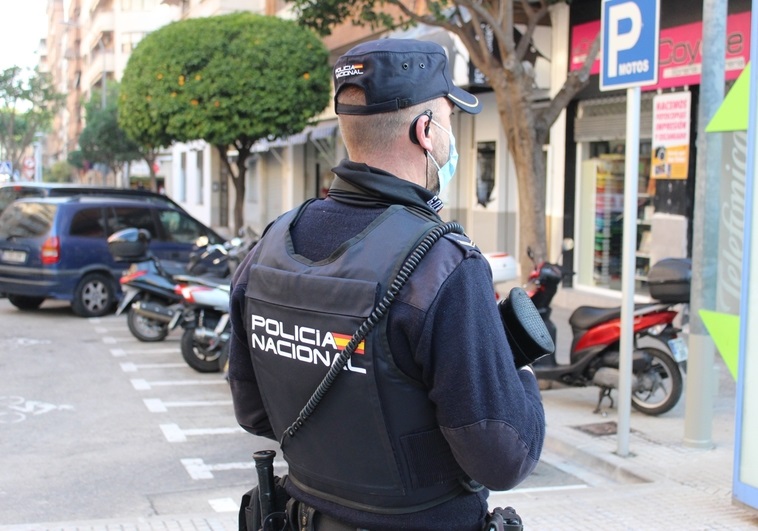 Un hombre apuñala y manda al hospital a dos jóvenes que se pelearon con su hijo en Alicante